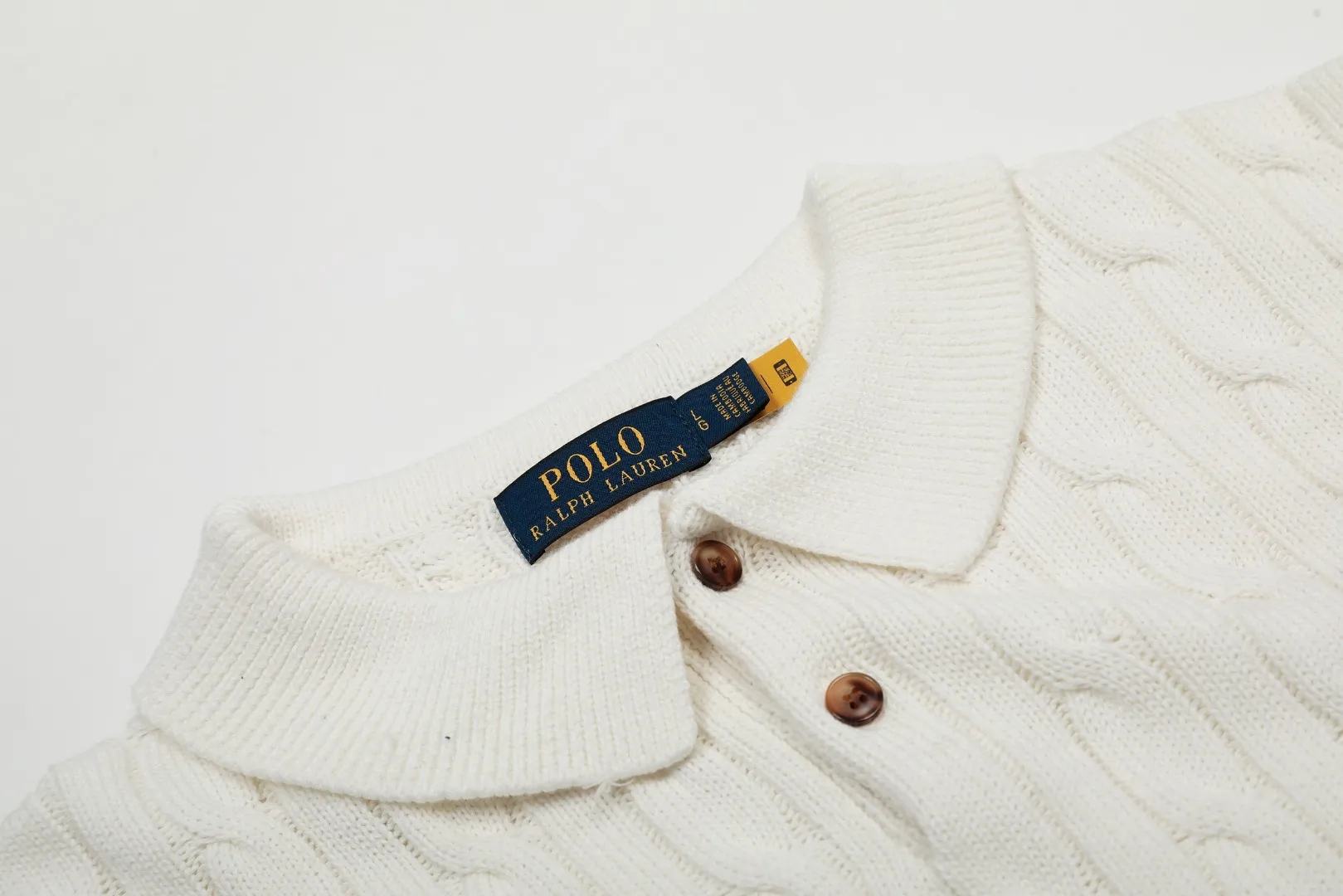 🅿️186 "Top quality" Style number: DS062# (not off the shelves all year round) [Ralph Lauren men's POLO lapel solid color pony embroidered logo knitted short sleeves] ✅Ralph Lauren Ralph Lauren classic basic lapel POLO men's all-season knitted short sleeves ✅Main supplier platform live broadcast Wholesale entity Replacement when out of stock Not off the shelf ✅ZP quality 1:1 version Scan the code to enter the GF website Counter quality ✅Details and quality are the only one in Guangzhou. Imported quality cotton yarn, focusing on high-end, cost-effective. Needless to say good quality. ✅The version restores the original version. The maximum size can be worn up to 200 pounds. Loose, comfortable and stress-free. ✅The upper body is simple and easy to match. A must-have for men. Good-looking clothes are never picky. A must-have for men's wardrobe. Size: S-XL. Color: Black, White, Gray, Khaki, Navy Blue, Gentleman's Lake Blue.